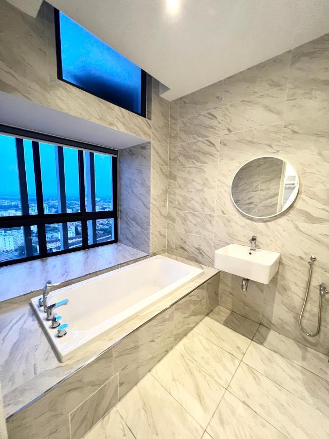 Imperio Residences Private Bathtub Or Jacuzzi By Nestcove Malacca Екстериор снимка