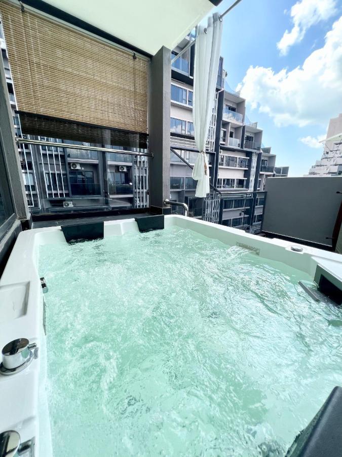 Imperio Residences Private Bathtub Or Jacuzzi By Nestcove Malacca Екстериор снимка